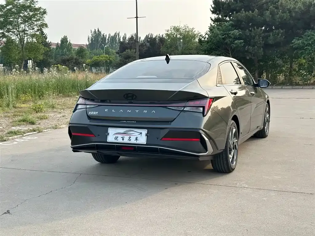 Hyundai Elantra — фото 4