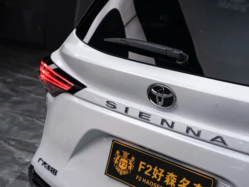 Toyota Sienna 2025 из CN, фото 2