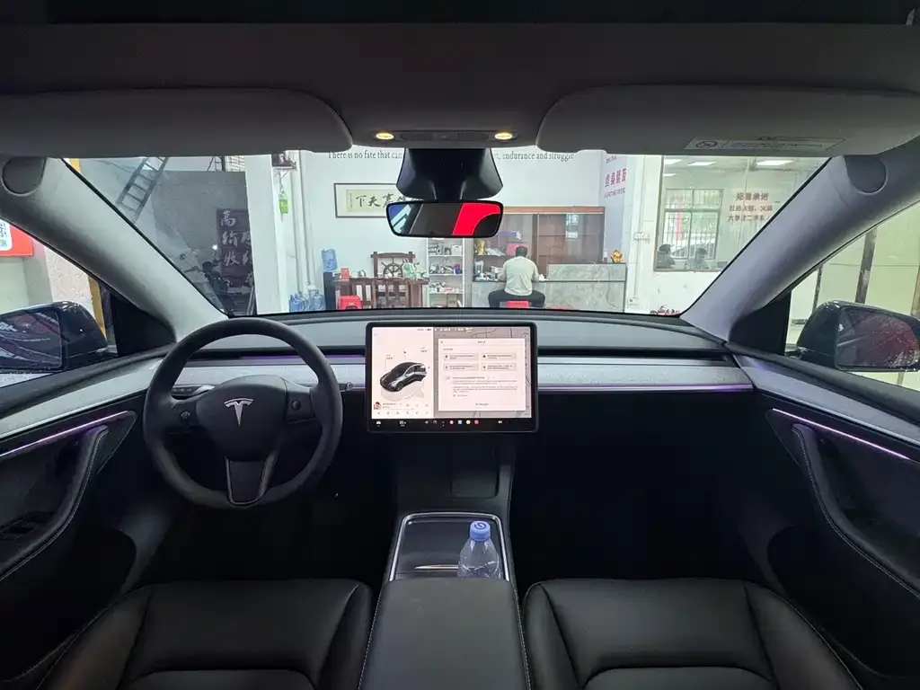 Tesla Model Y — фото 9
