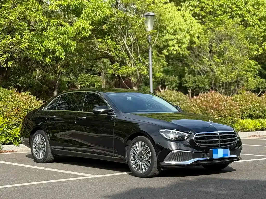 Mercedes-Benz E-Class — фото 9