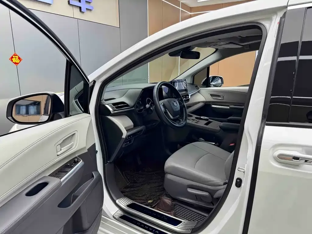Toyota Granvia 2023 из CN, фото 9