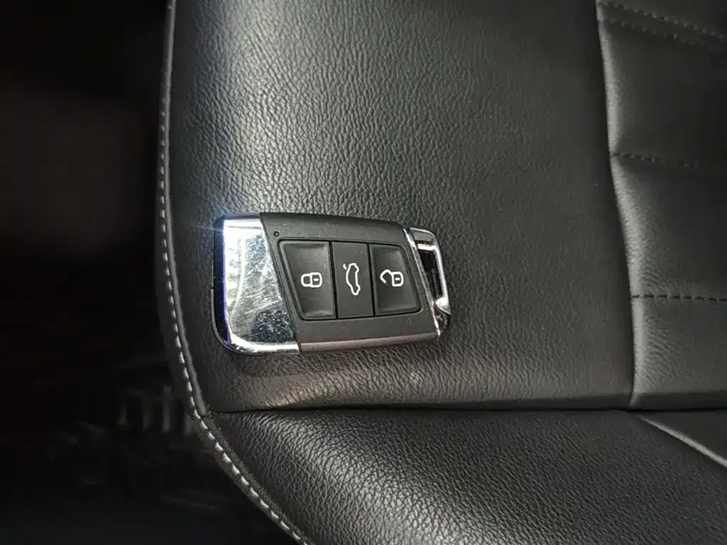 Volkswagen Passat 2023 из CN, фото 3