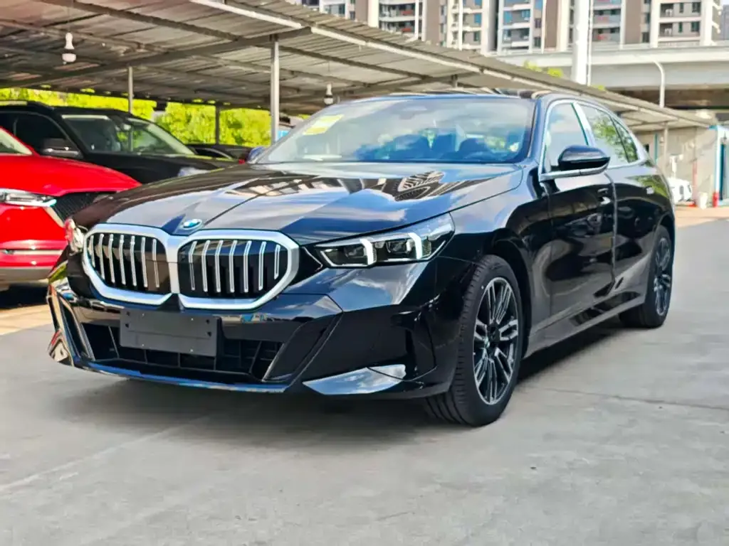 BMW 5 Series — фото 1