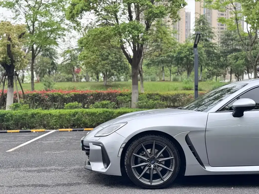 Subaru BRZ 2023 из CN, фото 9