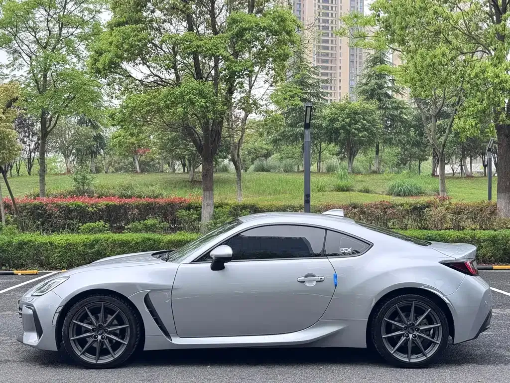 Subaru BRZ 2023 из CN, фото 4