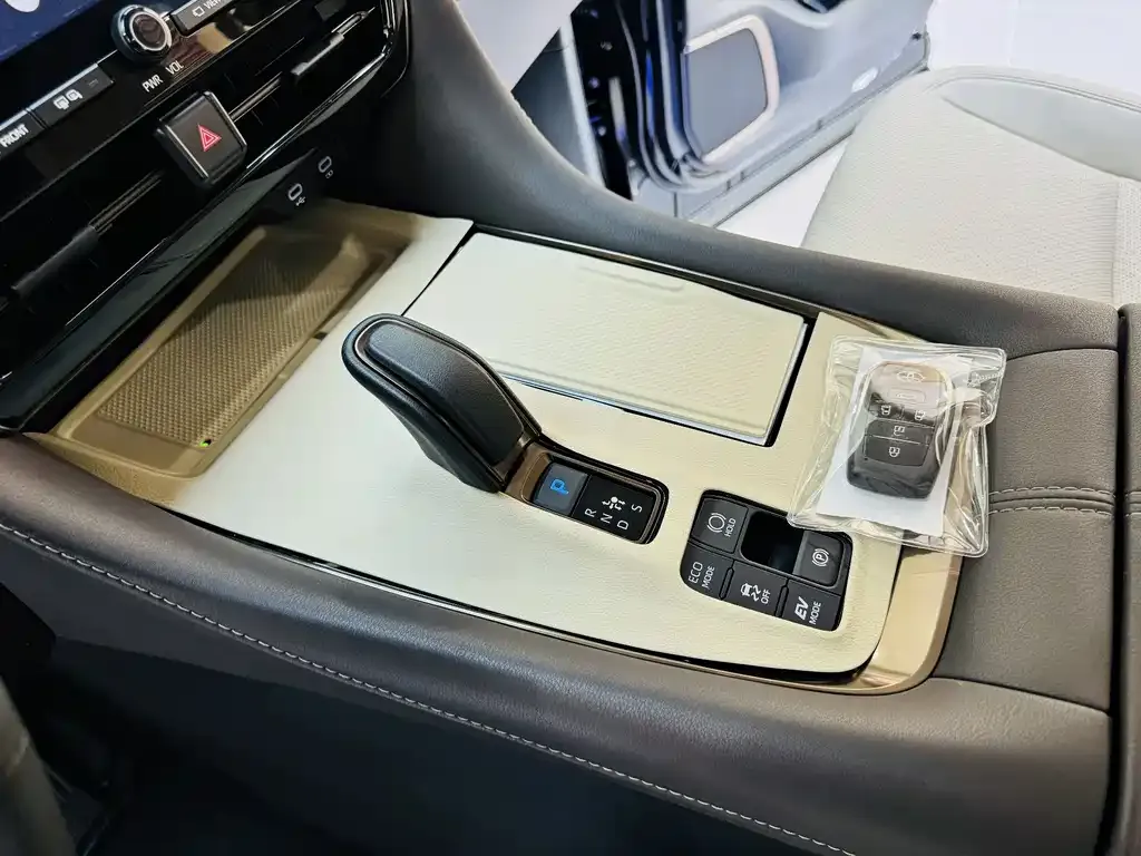 Toyota Vellfire — фото 7