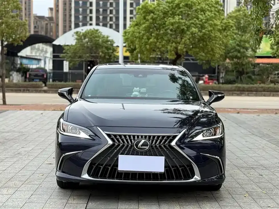 Lexus ES — фото 1