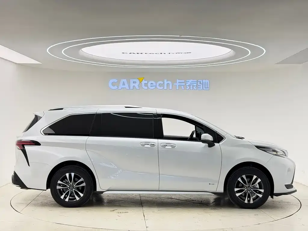 Toyota Granvia — фото 3