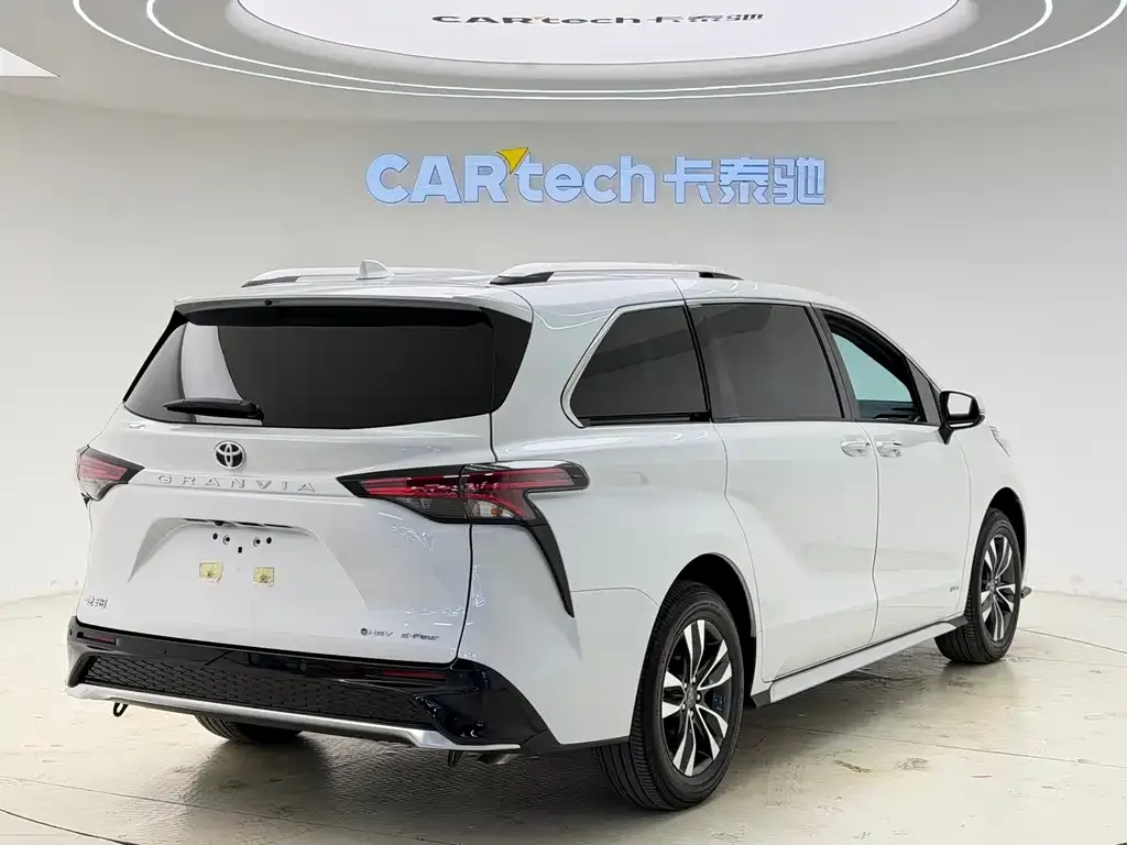 Toyota Granvia — фото 4