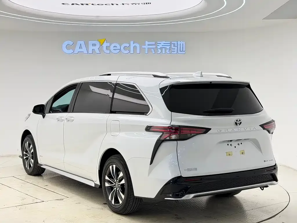 Toyota Granvia — фото 10