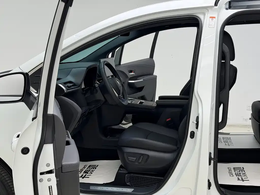 Toyota Granvia — фото 9