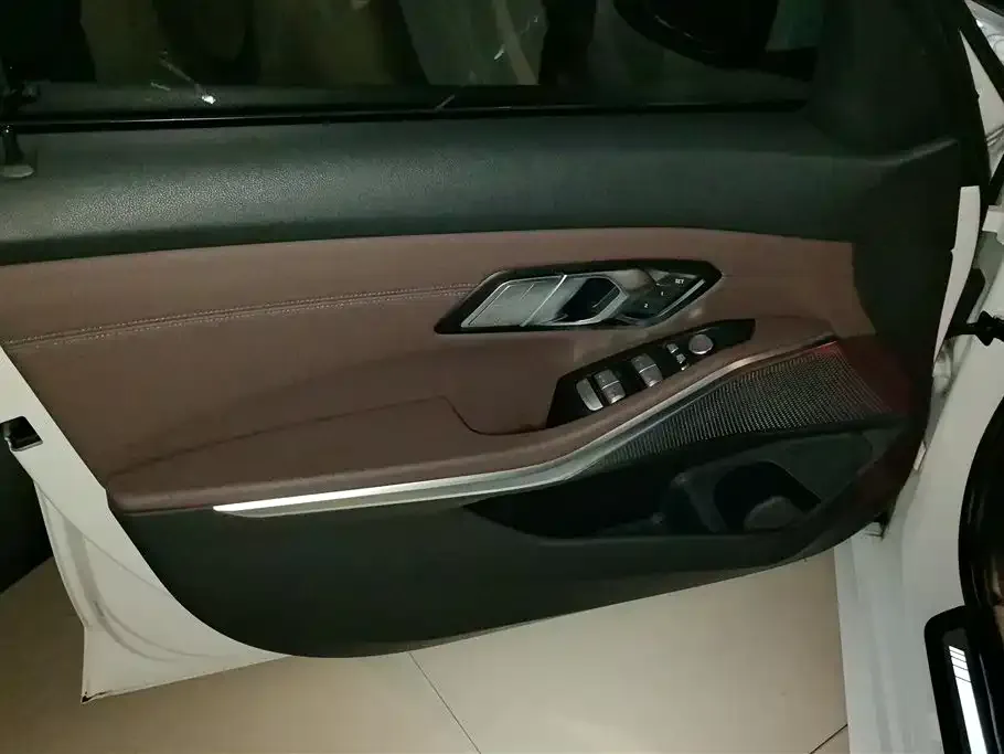 BMW 3 Series 2021 из CN, фото 3