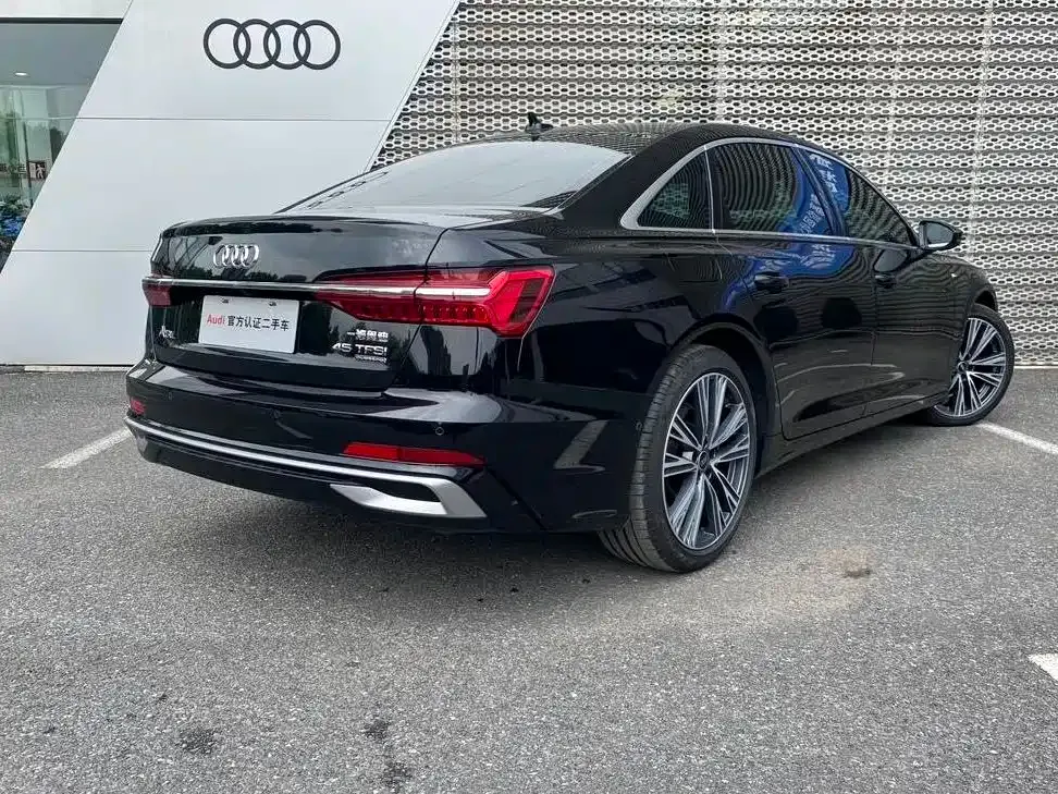 Audi A6L — фото 10