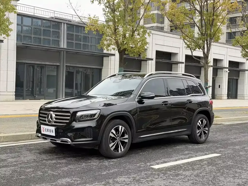 Mercedes-Benz GLB — фото 1