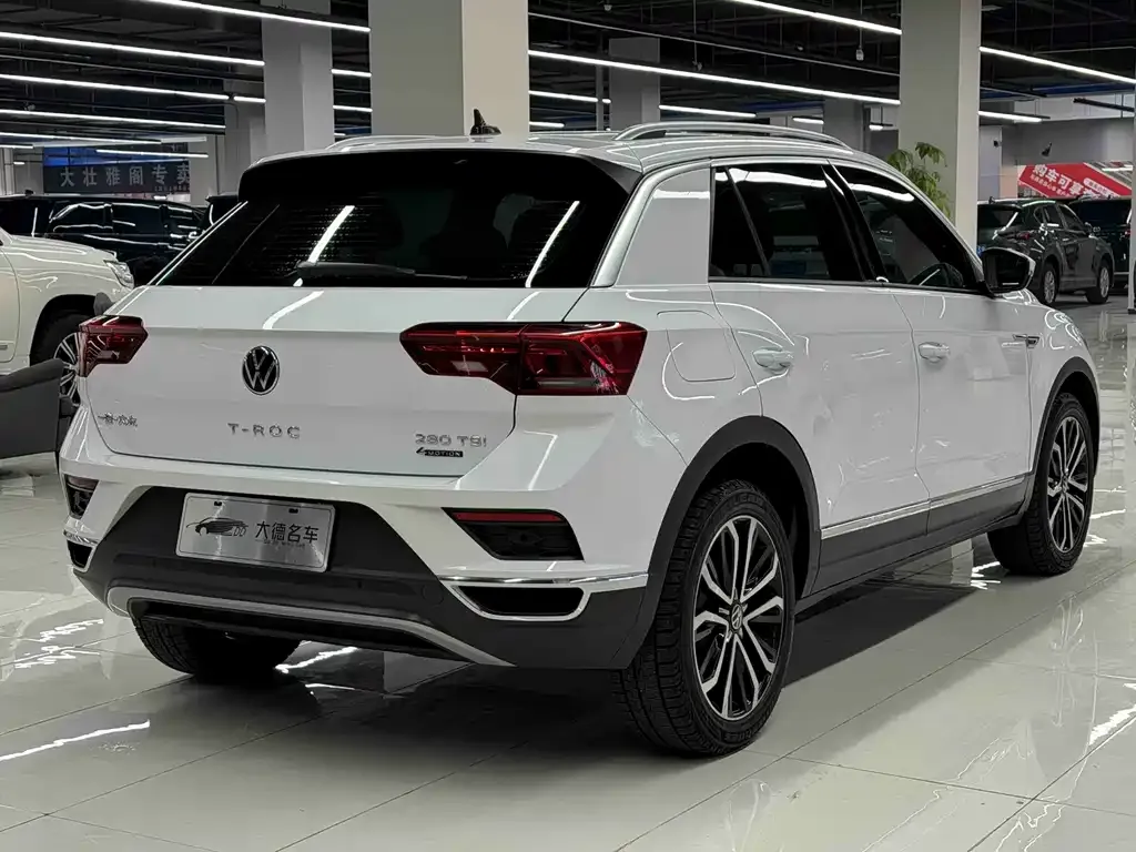 Volkswagen T-Roc — фото 10