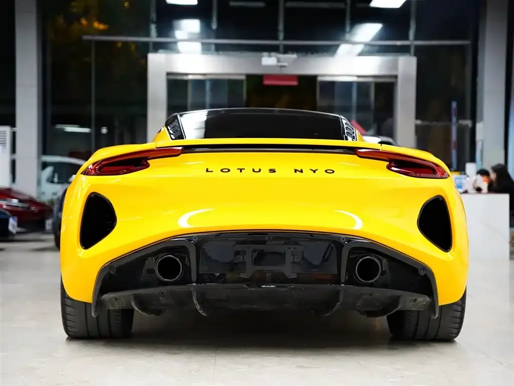 Lotus Emira — фото 7