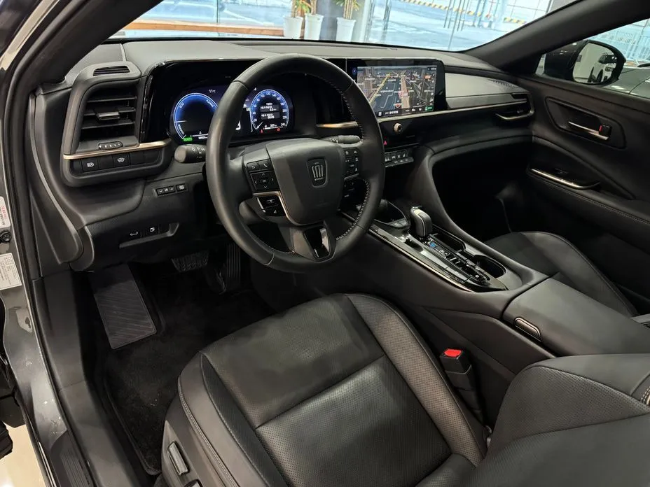 Toyota Crown — фото 10