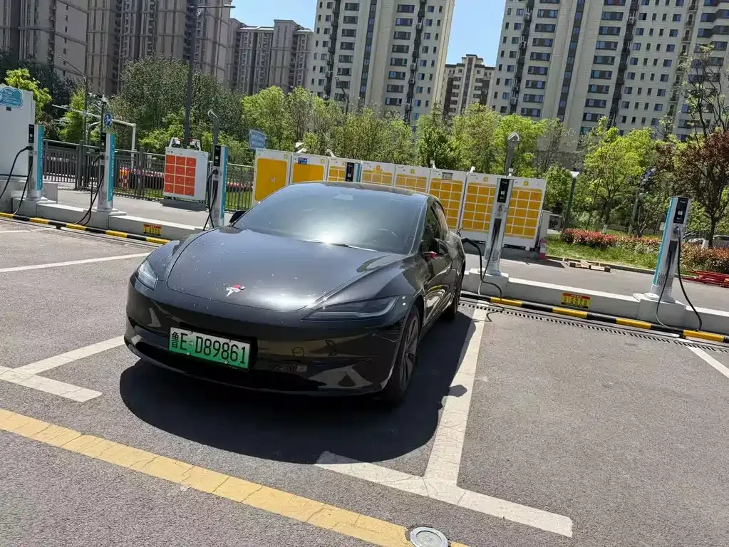 Tesla Model 3 — фото 1