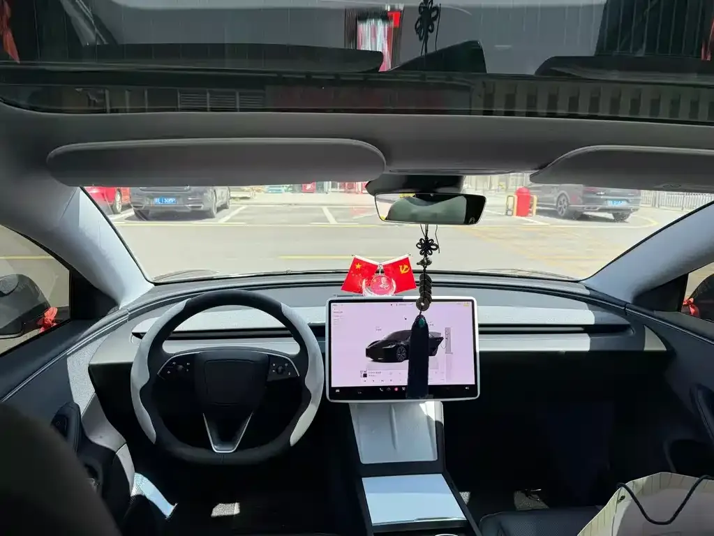 Tesla Model 3 — фото 2