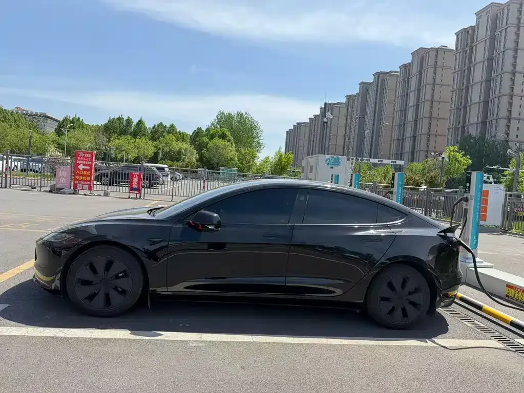 Tesla Model 3 — фото 4