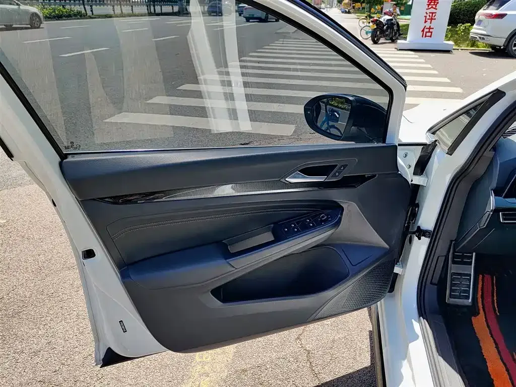 Volkswagen Golf 2021 из CN, фото 4