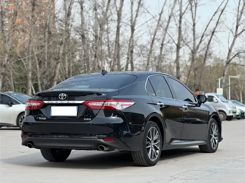 Toyota Camry — фото 5