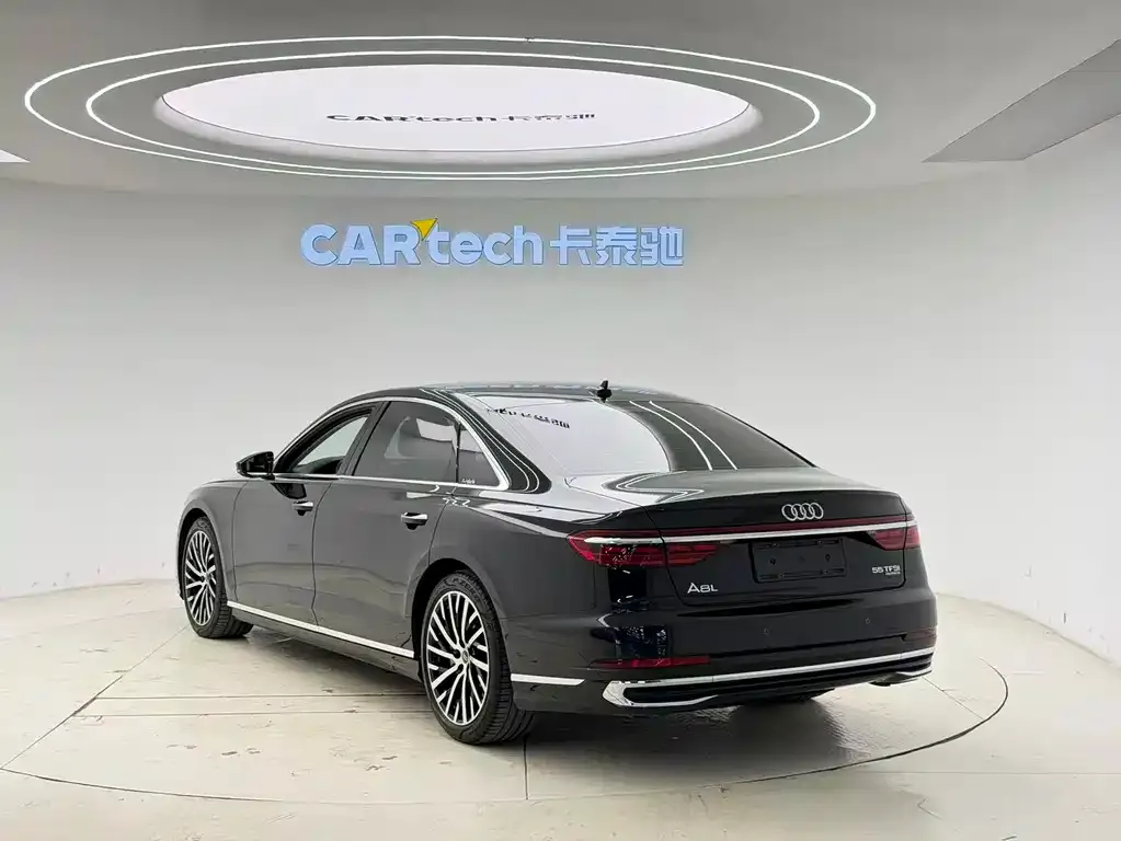 Audi A8 — фото 3