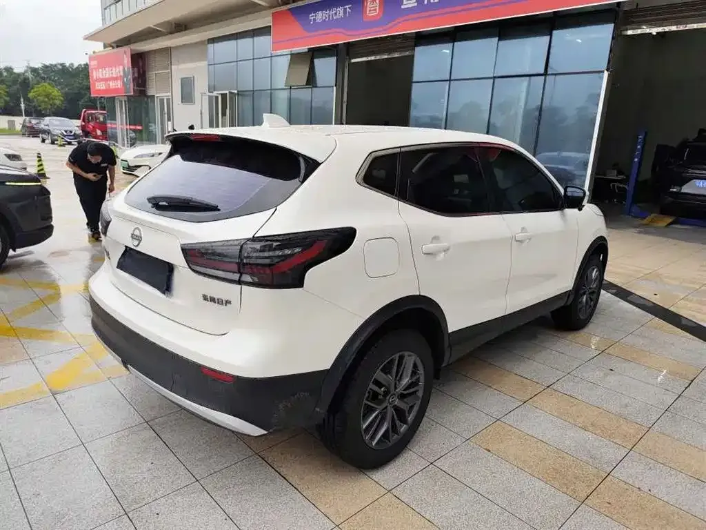 Nissan Qashqai — фото 10
