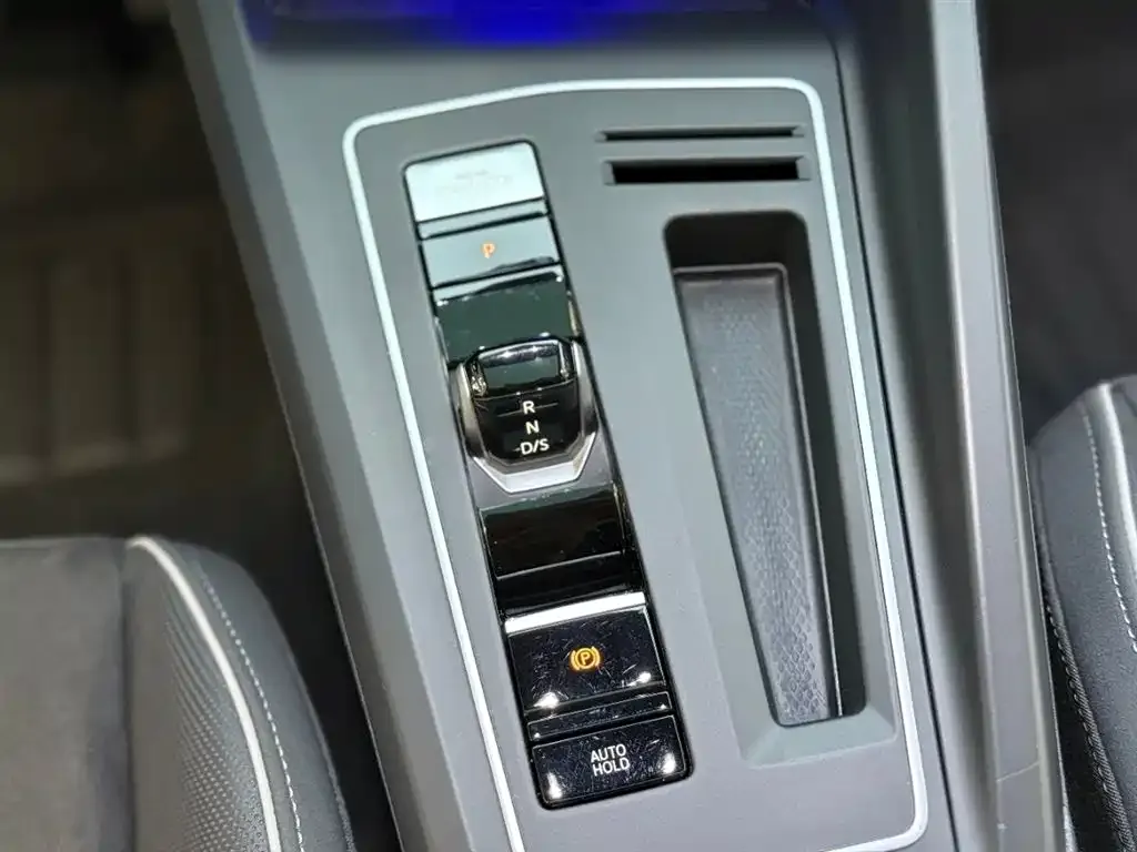 Volkswagen Golf 2021 из CN, фото 3