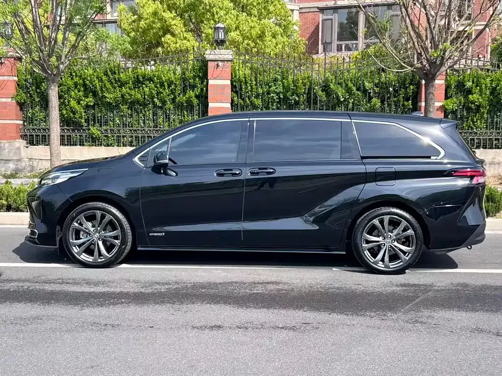 Toyota Sienna — фото 7