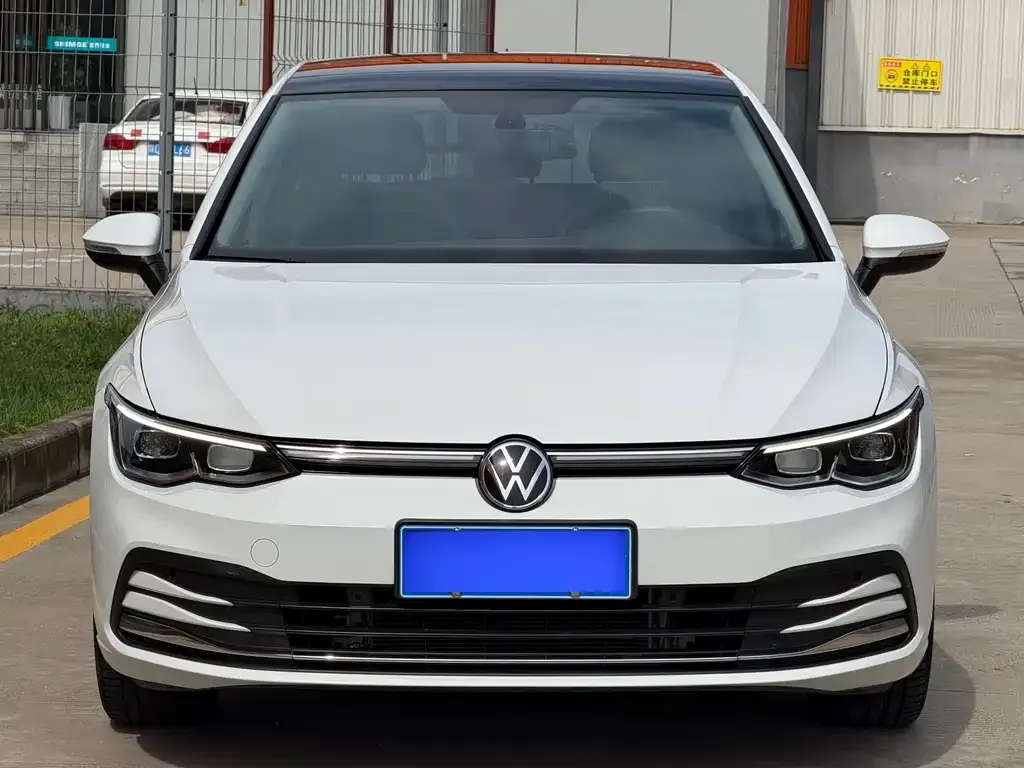 Volkswagen Golf 2024 из CN, фото 2