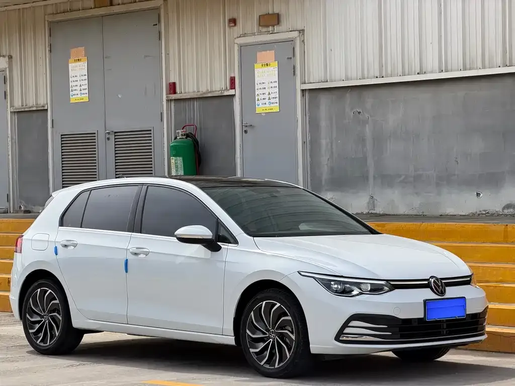 Volkswagen Golf 2024 из CN, фото 4