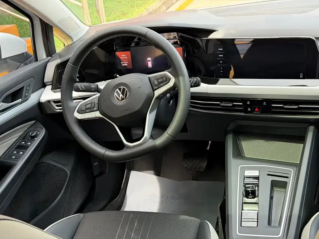 Volkswagen Golf 2024 из CN, фото 7