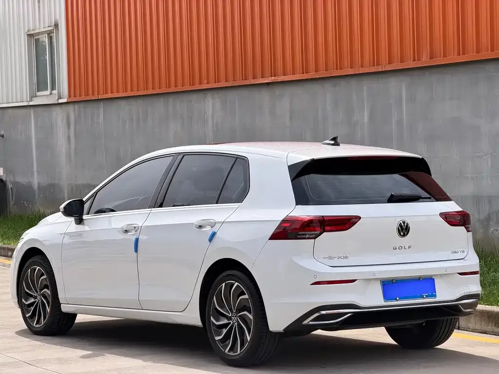 Volkswagen Golf 2024 из CN, фото 3