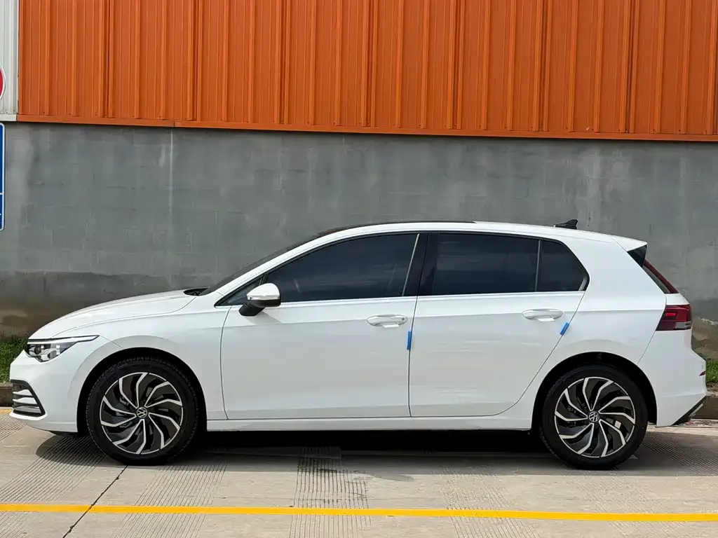 Volkswagen Golf 2024 из CN, фото 8