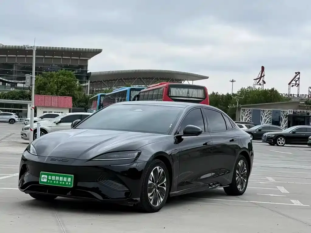 BYD Seal — фото 1