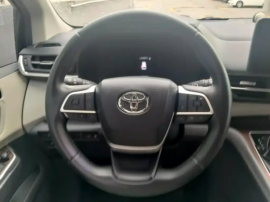 Toyota Sienna — фото 2