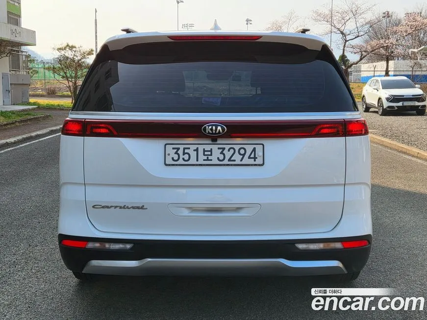 Kia Carnival — фото 3