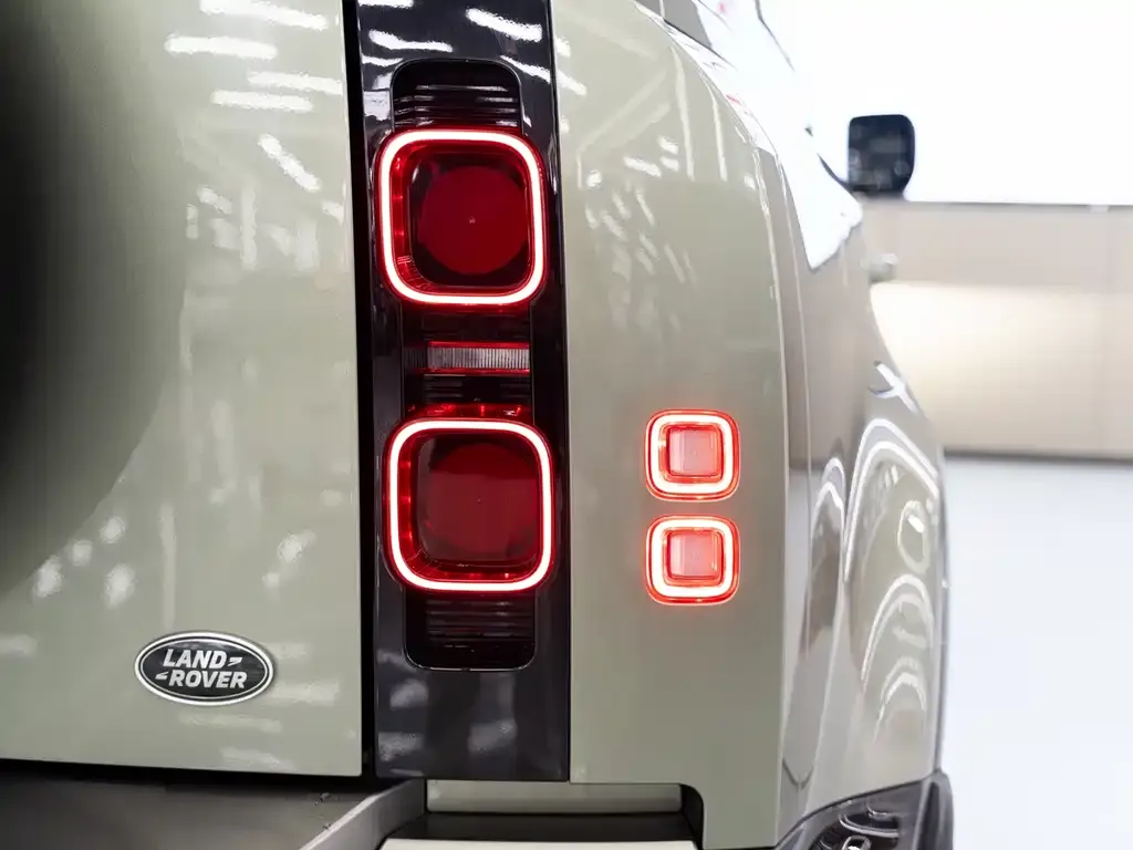 Land Rover Defender — фото 6