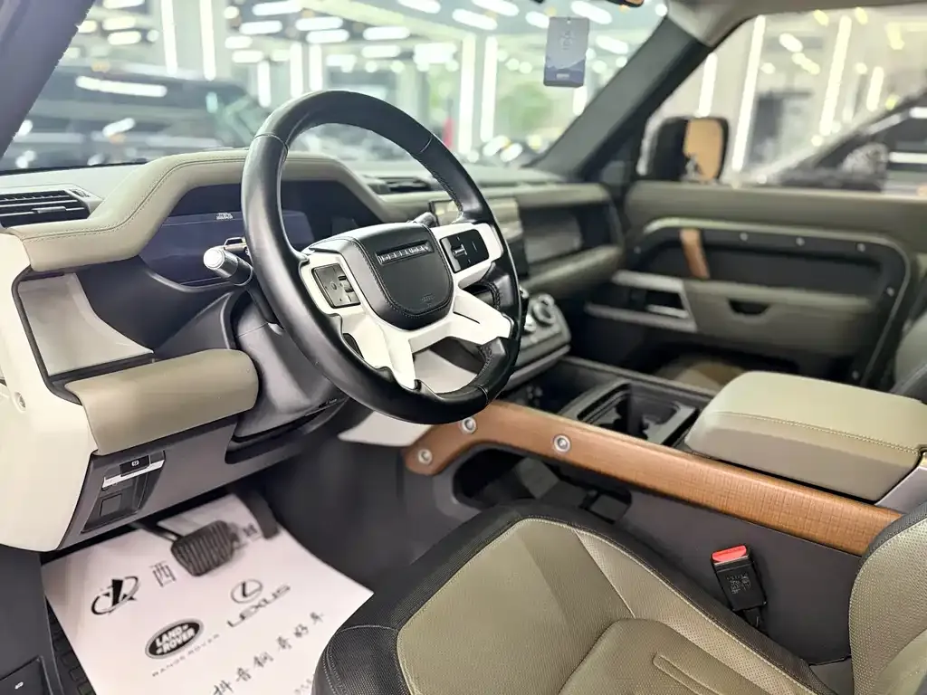 Land Rover Defender — фото 10