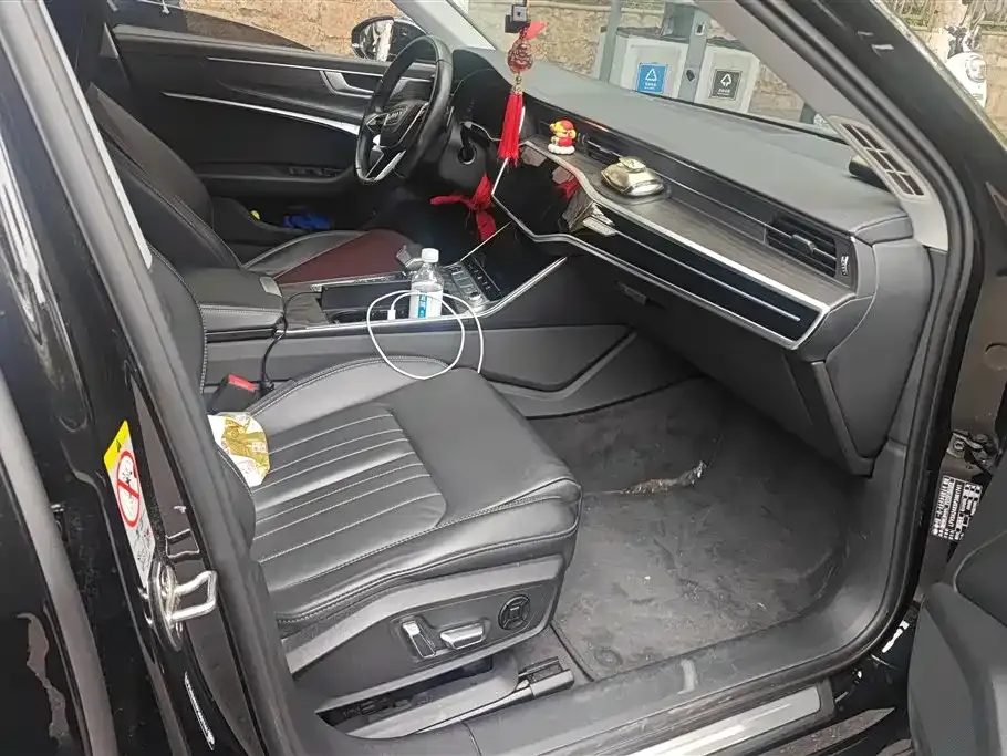 Audi A6L 2023 из CN, фото 3