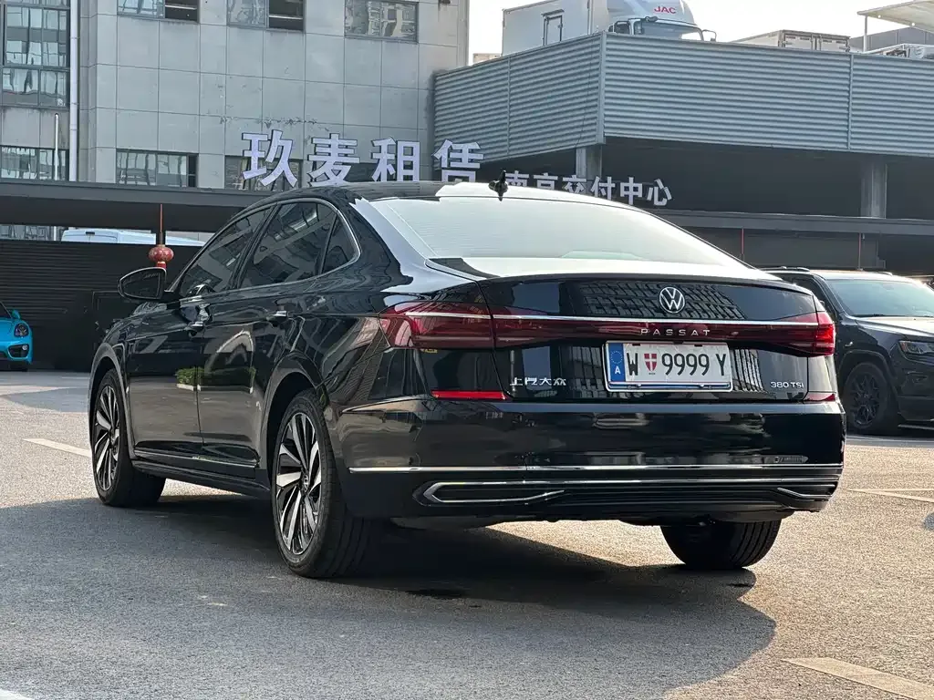 Volkswagen Passat — фото 10