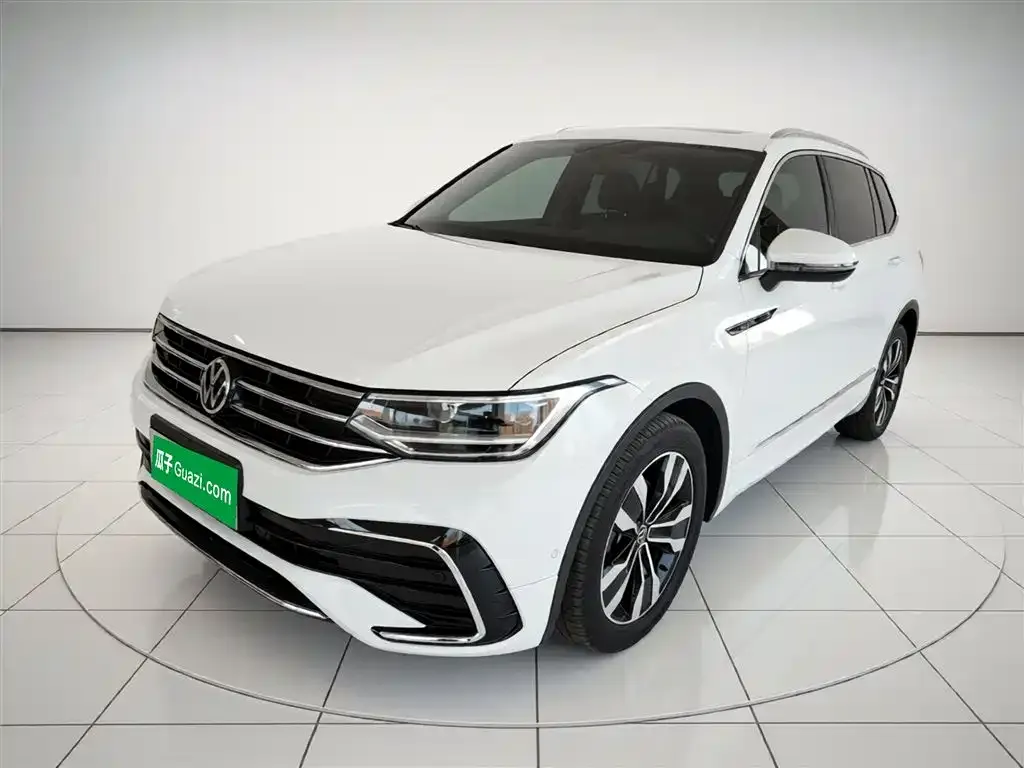 Volkswagen Tiguan L — фото 1