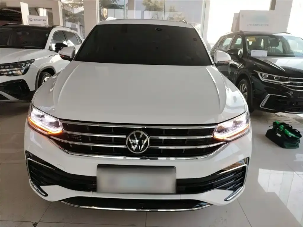 Volkswagen Tiguan L — фото 5