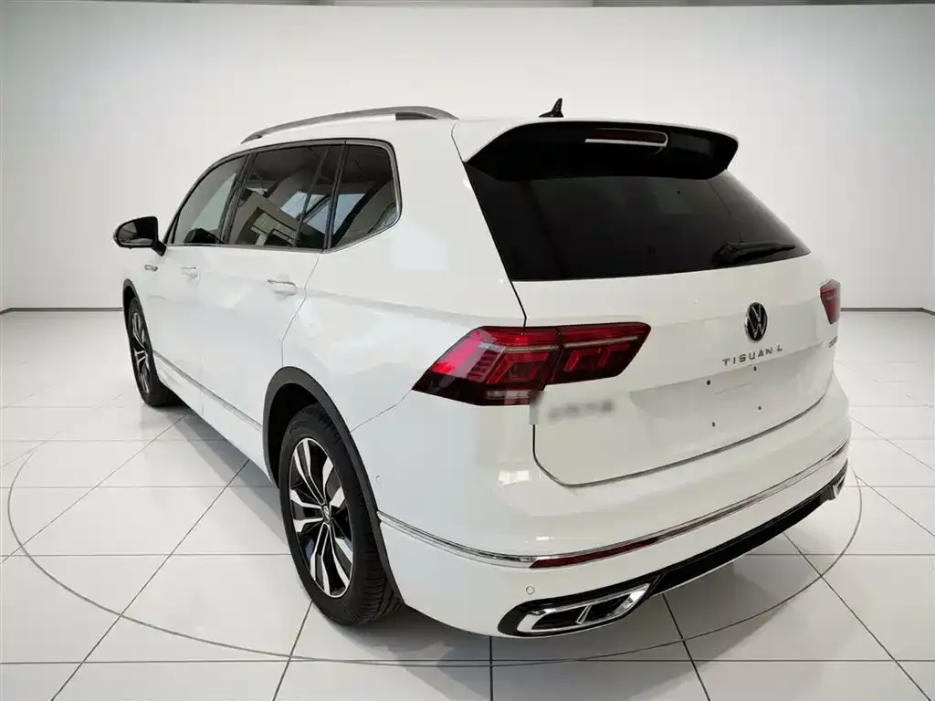 Volkswagen Tiguan L — фото 2