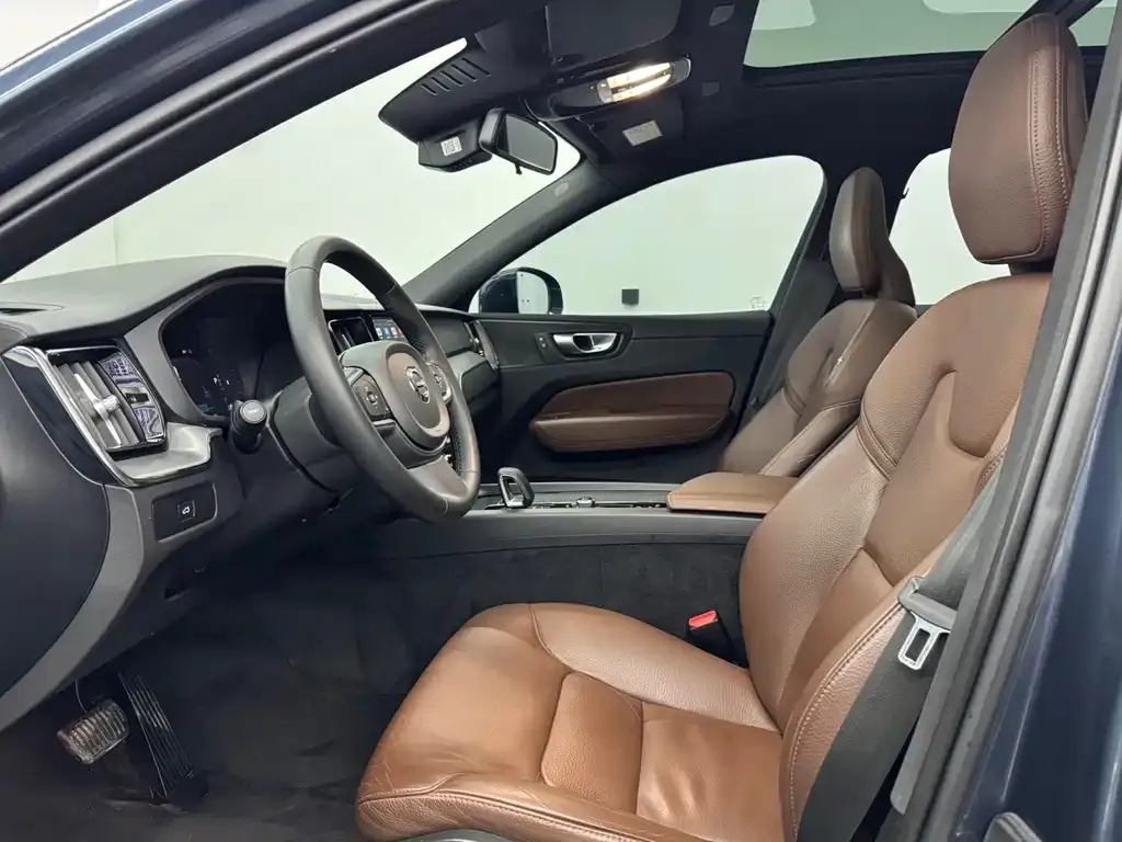 Volvo XC60 2023 из CN, фото 6