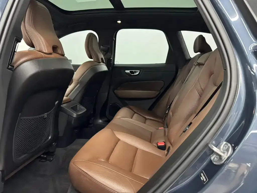 Volvo XC60 2023 из CN, фото 5