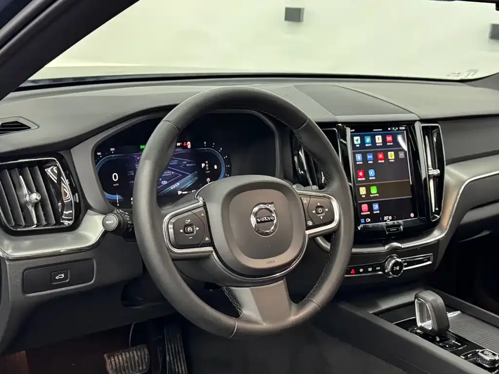 Volvo XC60 2023 из CN, фото 8