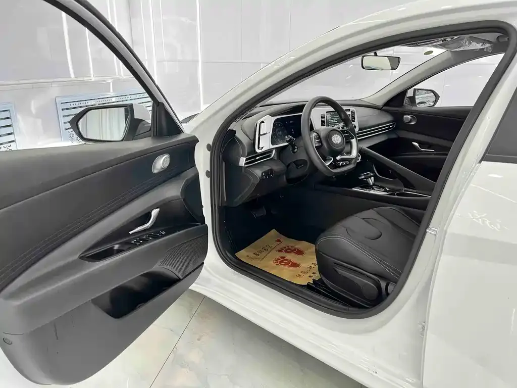 Hyundai Elantra 2024 из CN, фото 3