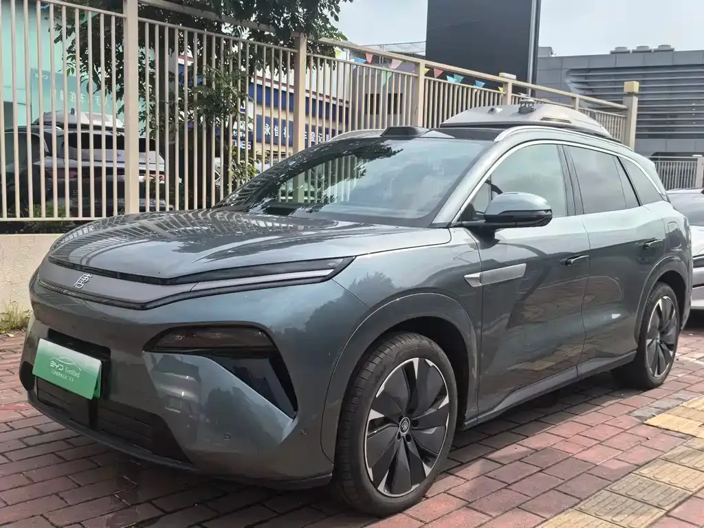 BYD Tang L